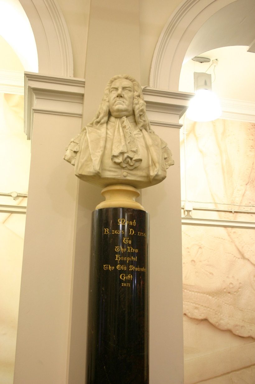 Richard Mead's bust, St Thomas', London - 01.JPG